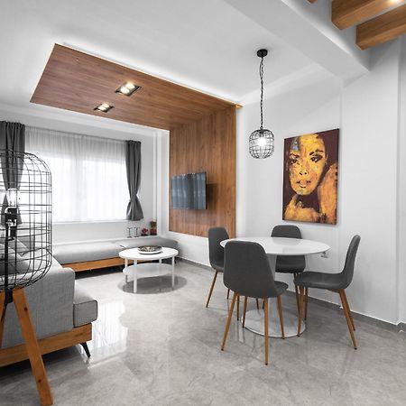 Wood N White, Nilie Hospitality Mgmt Apartment Солун Екстериор снимка