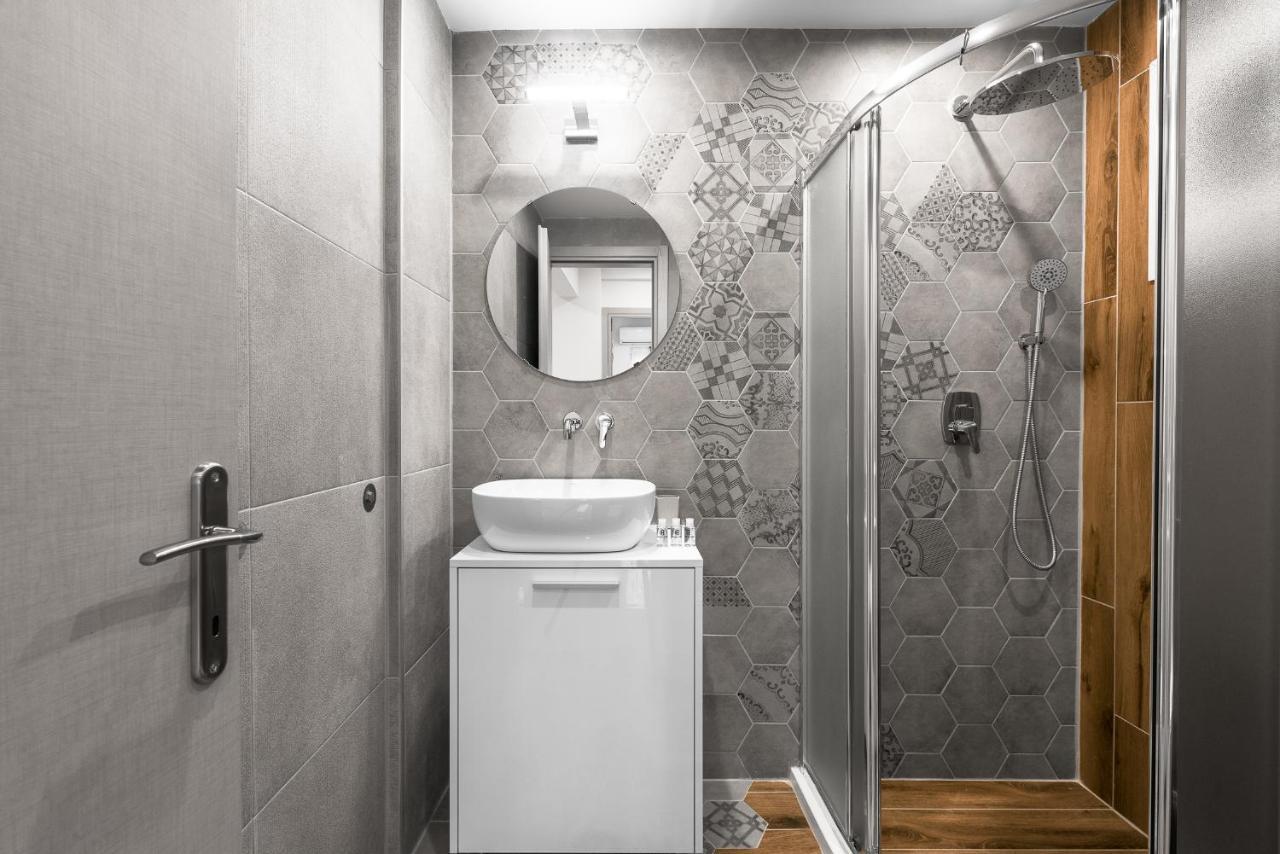 Wood N White, Nilie Hospitality Mgmt Apartment Солун Екстериор снимка