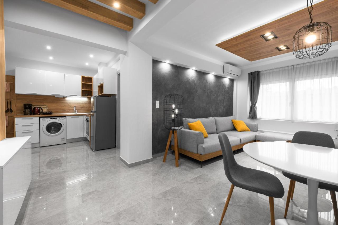 Wood N White, Nilie Hospitality Mgmt Apartment Солун Екстериор снимка